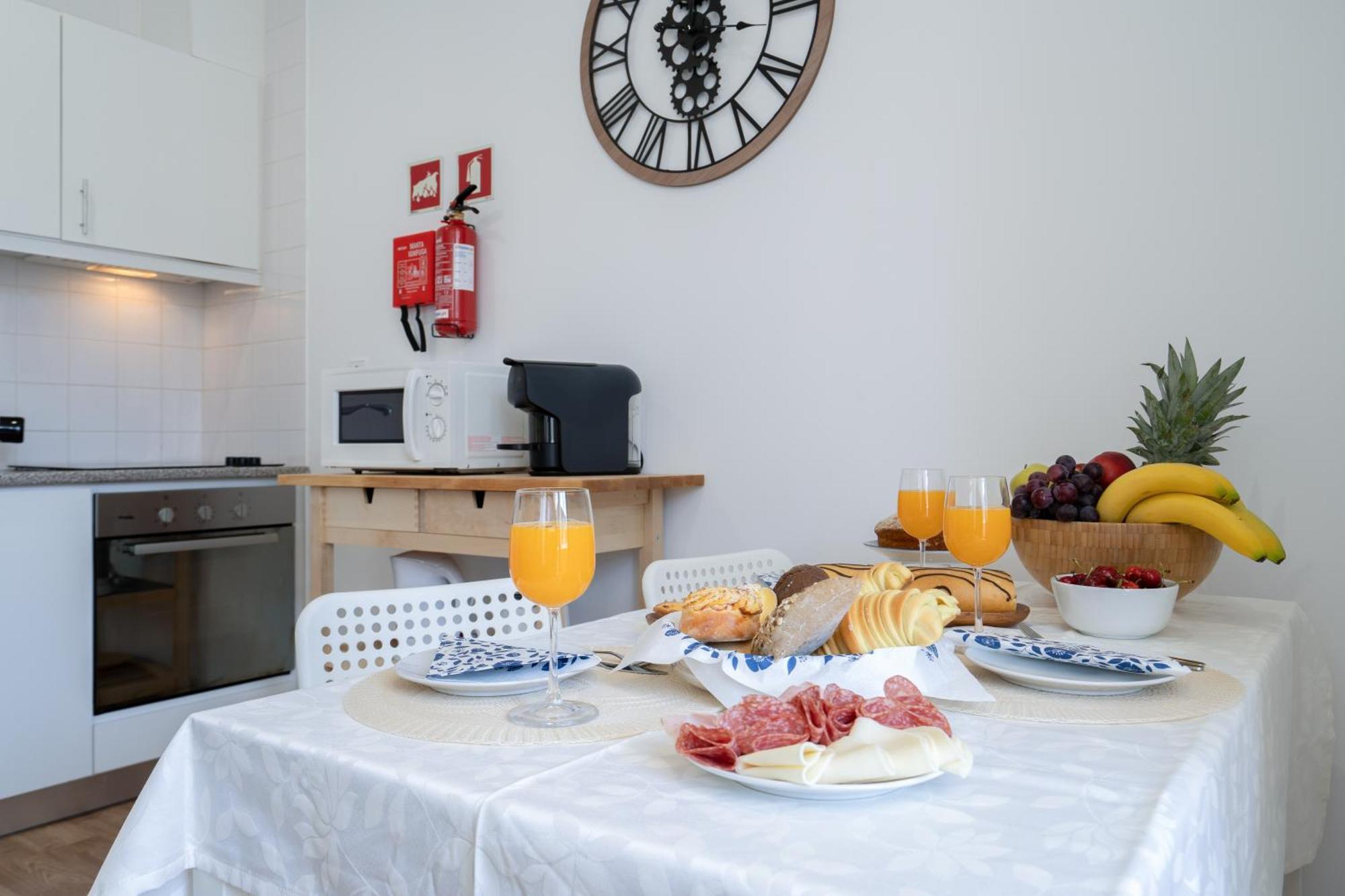 Host Wise - Colorful Fresh Flats - Batalha Appartement Porto Buitenkant foto