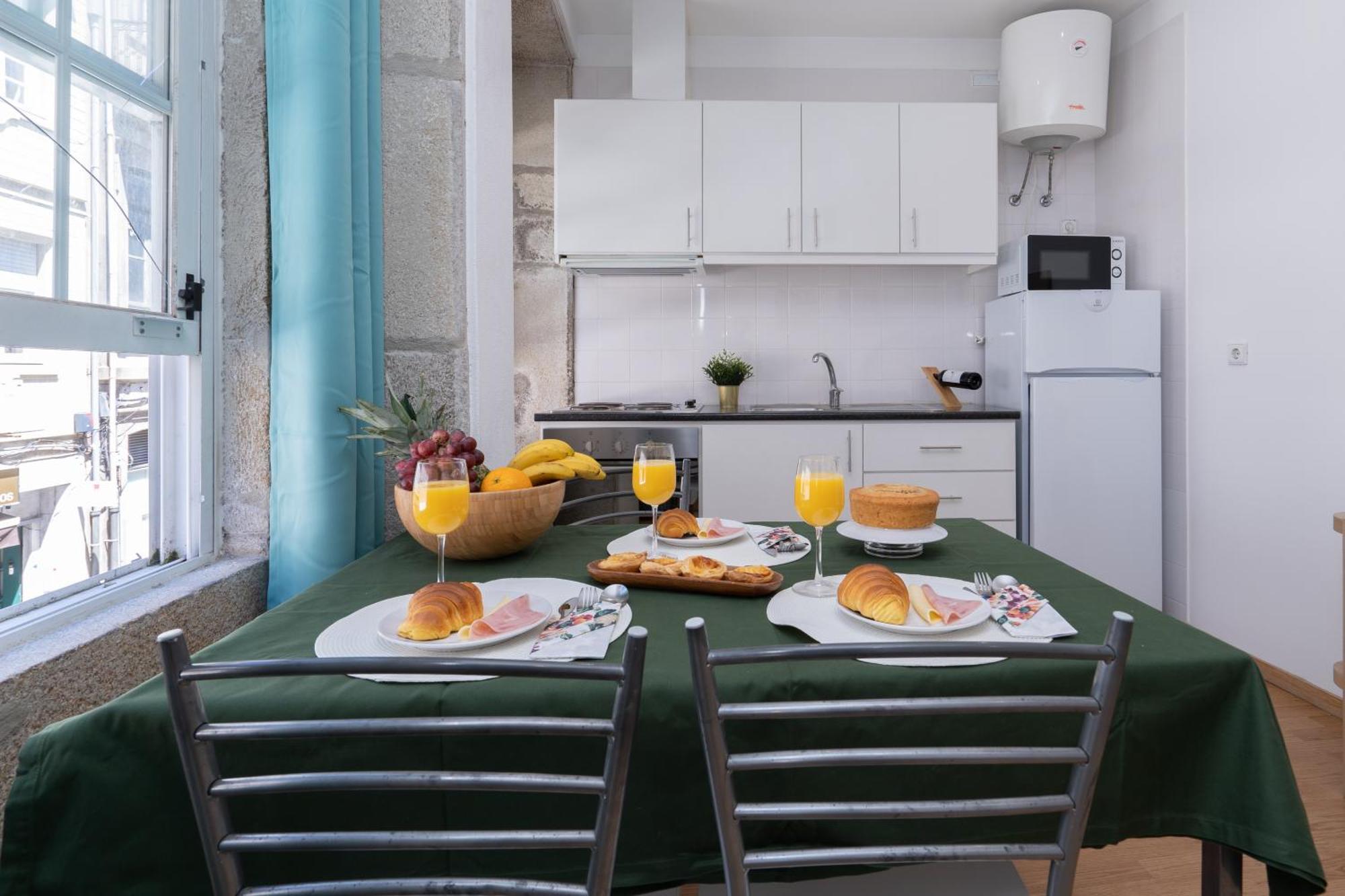 Host Wise - Colorful Fresh Flats - Batalha Appartement Porto Buitenkant foto